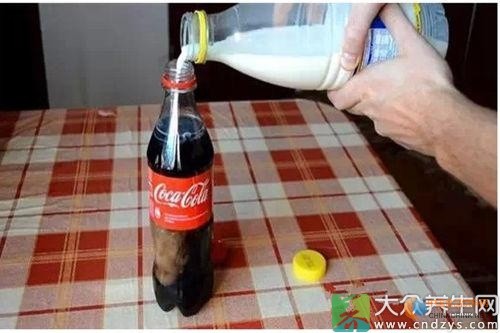 當(dāng)碳酸飲料遇上牛奶，絕對(duì)不能這么喝