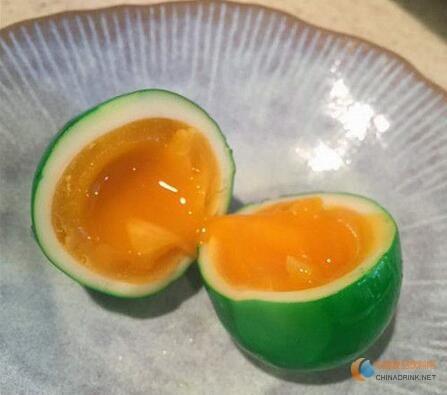 敢吃嗎？島國人竟用飲料煮出綠色雞蛋！