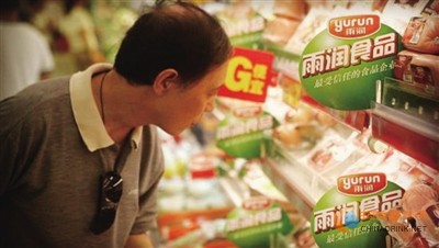 作為中國(guó)的肉制品生產(chǎn)巨頭，雨潤(rùn)食品正在遭遇前所未有的困境。其全資附屬公司南京雨潤(rùn)發(fā)行的“15雨潤(rùn)C(jī)P001”短期融資券已構(gòu)成違約。更糟糕的是，兩個(gè)月后，南京雨潤(rùn)于2013年5月10日發(fā)行的為期三年的10億元中票也將到期，能否如期償還尚不確定。